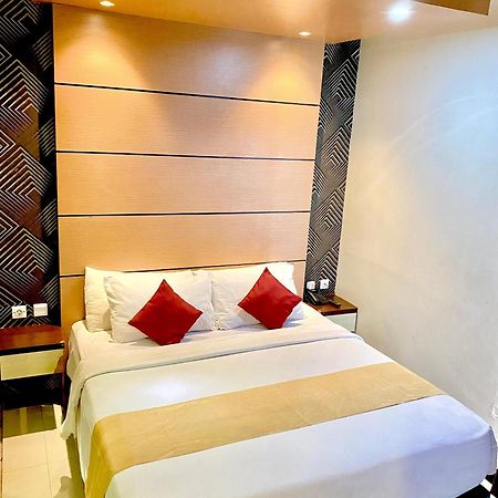 Jle'S Hotel Manado Exterior photo