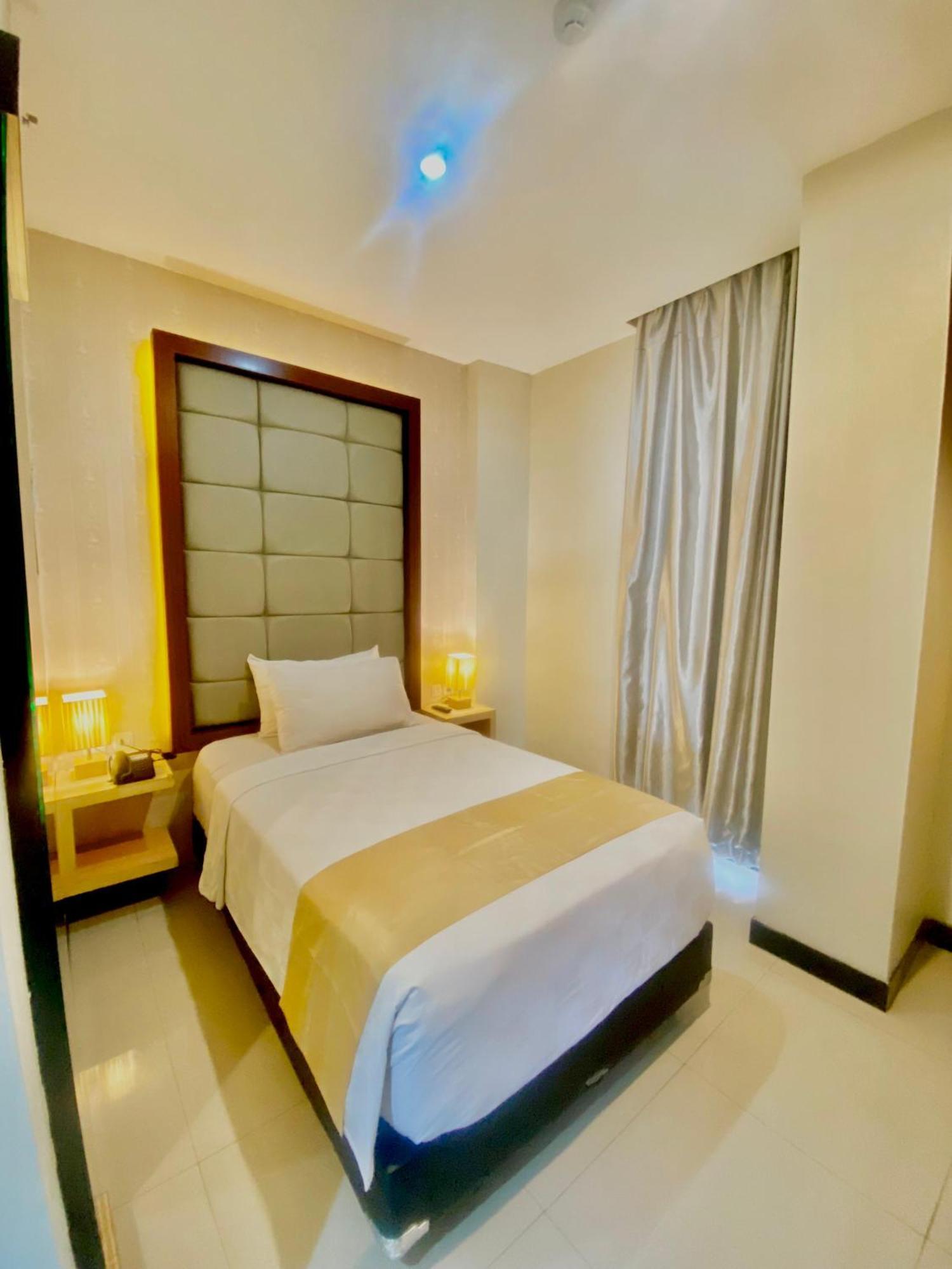 Jle'S Hotel Manado Exterior photo