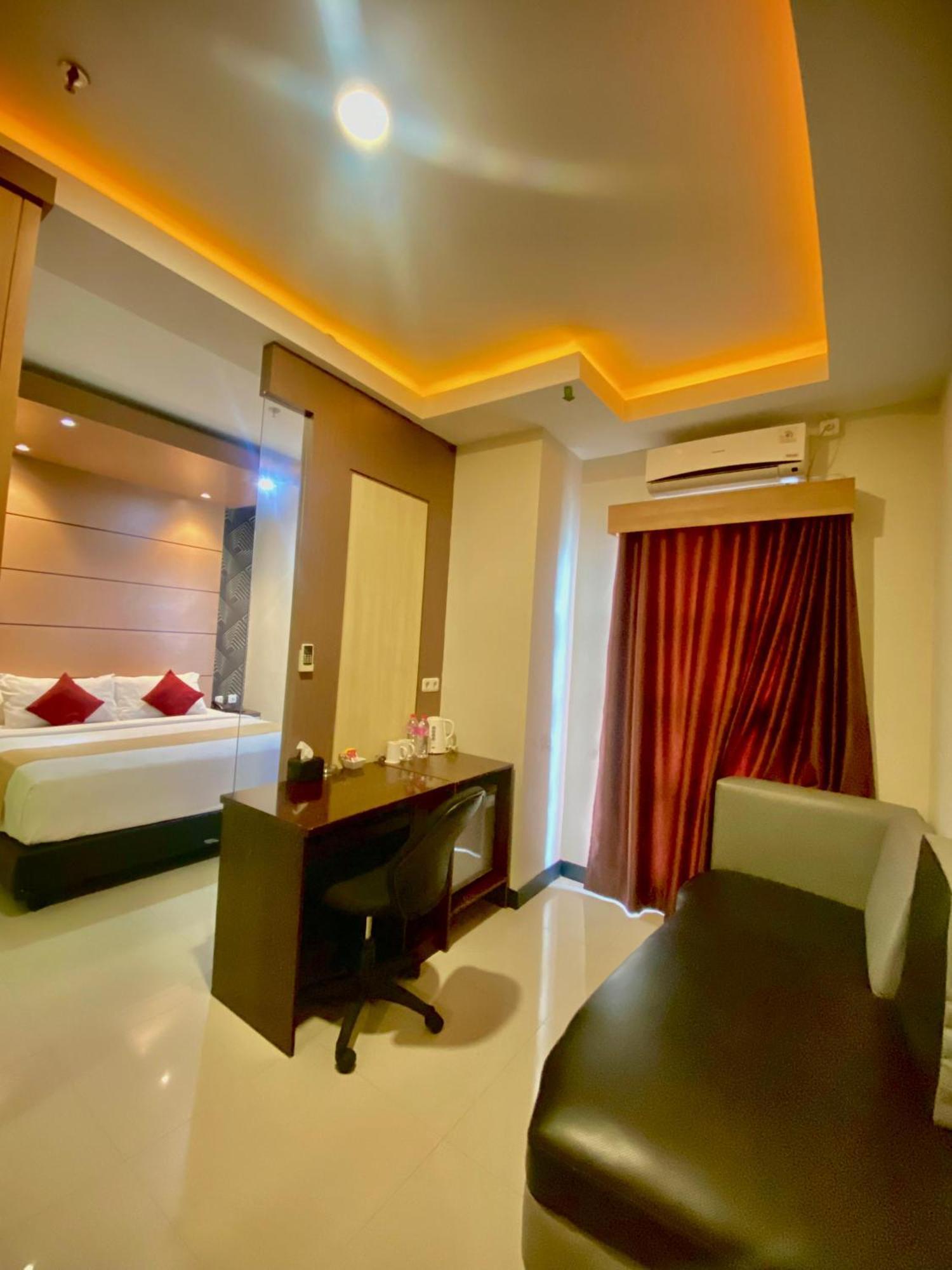 Jle'S Hotel Manado Exterior photo