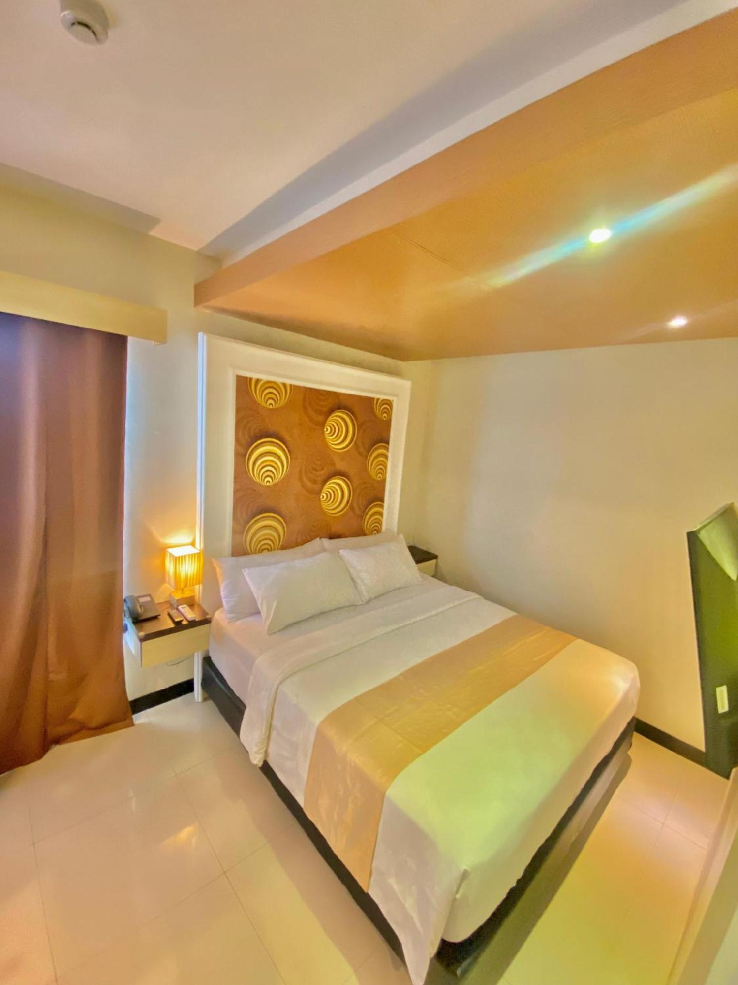 Jle'S Hotel Manado Exterior photo
